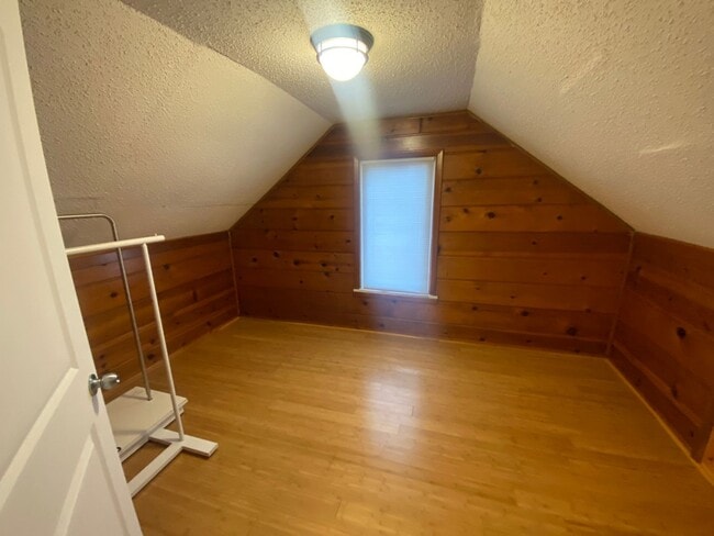 Building Photo - 1405 3rd Ave NW