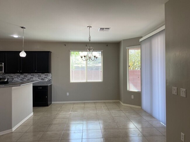 Building Photo - Spacious Tangerine Crossing - Corner Lot