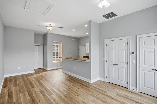 Building Photo - 1420 Lake Baldwin Ln