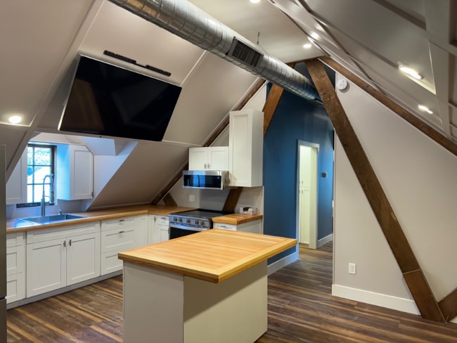 Building Photo - 708 Rock Beach Rd