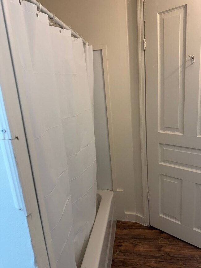 Building Photo - 1559 W King St