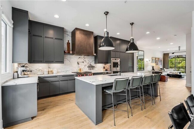 Building Photo - 661 Auburn Ave NE