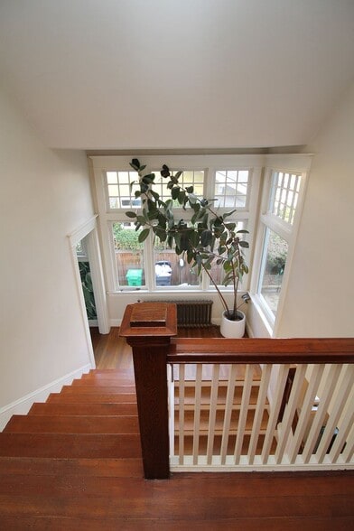 Building Photo - 2343 NE 21st Ave