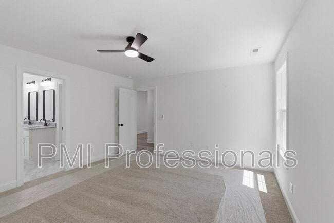 Building Photo - 408 Legends Court