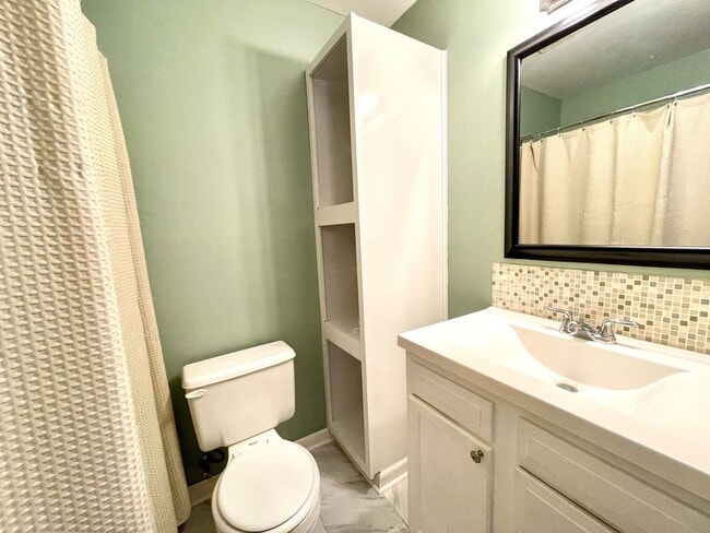 Building Photo - Beautiful 3-bedroom, 2.5-bathroom home
