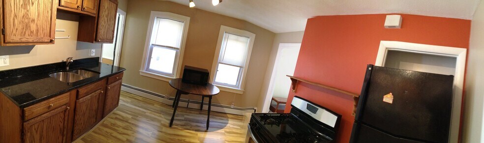 Building Photo - 203 Broadway