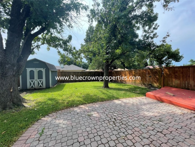 Building Photo - 1920 Oakbluff Dr