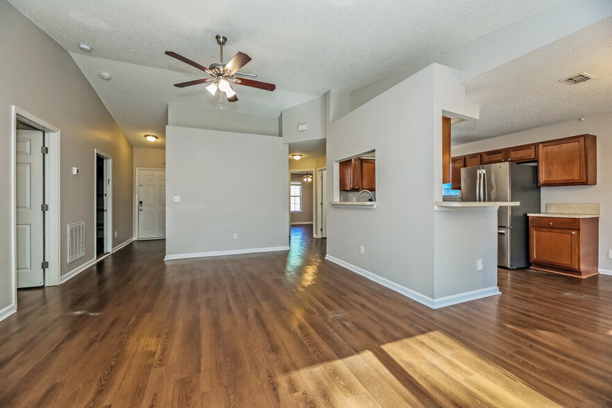 Building Photo - 2863 Sandy Beach Ln