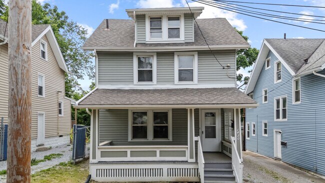 Building Photo - 1430 Newton St