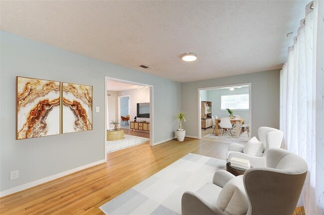 Building Photo - 5025 Hazelton St
