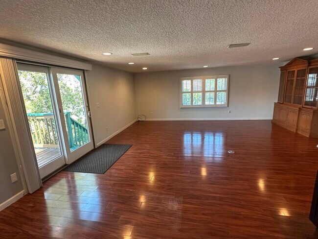 Building Photo - 6951 Middleton Ave