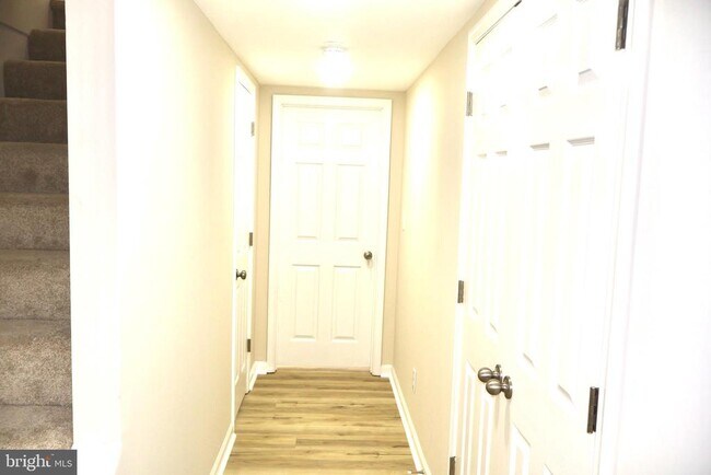 Building Photo - 147 Deacon Rd