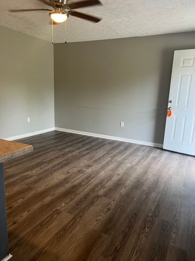 Building Photo - 1 bed 1 bath apartment