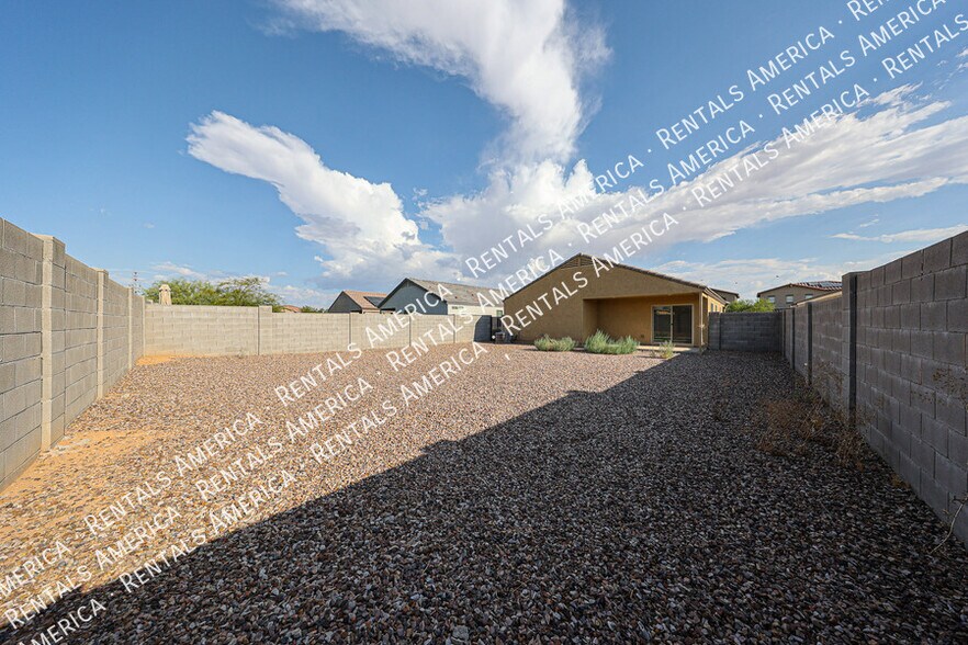 Building Photo - 932 Kachina Dr
