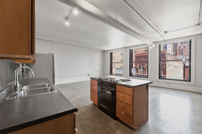Building Photo - 1006 Olive St
