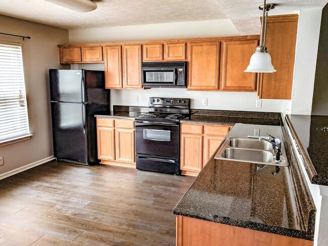 Building Photo - Renovated Townhome Barfield Commons