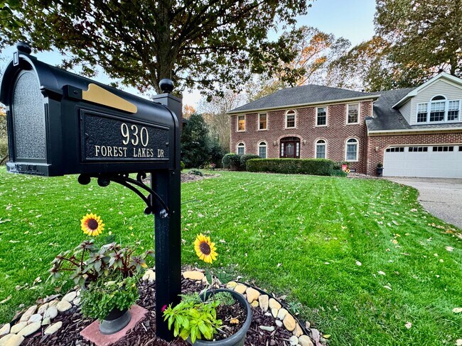 Building Photo - 930 Forest Lakes Dr