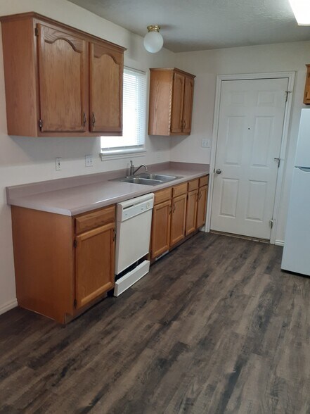 Kitchen - 4616 N Tumbleweed Dr