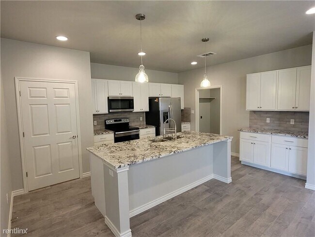 Building Photo - 3 br, 2 bath Duplex - 615 County Road 306 A A
