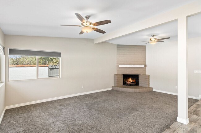 Building Photo - Charming home located in Indian Ridge Esta...