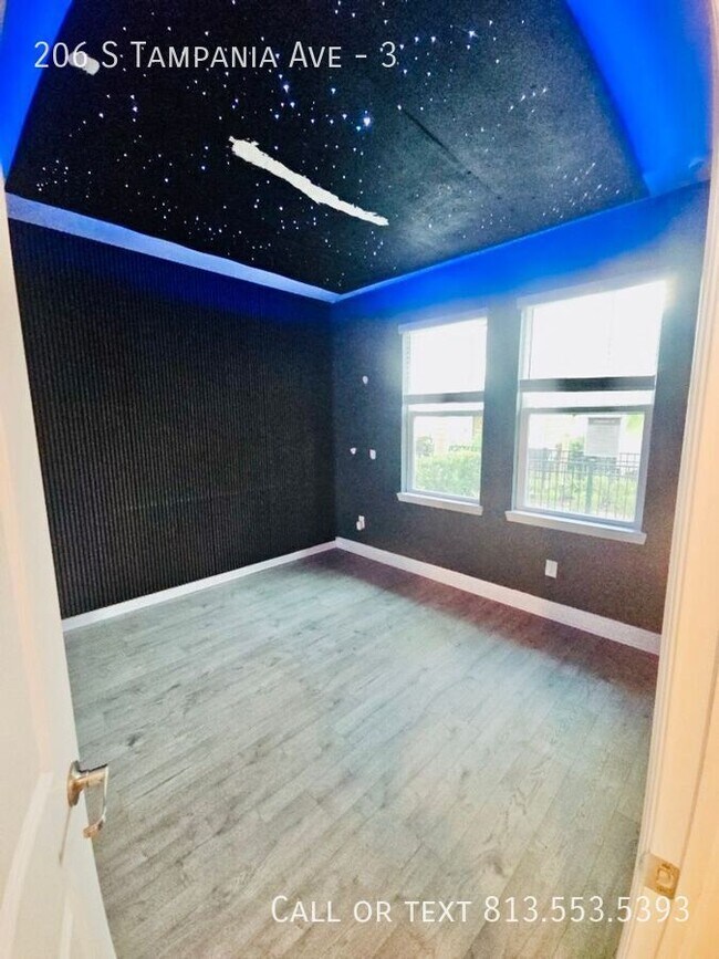 Building Photo - 206 S Tampania Ave