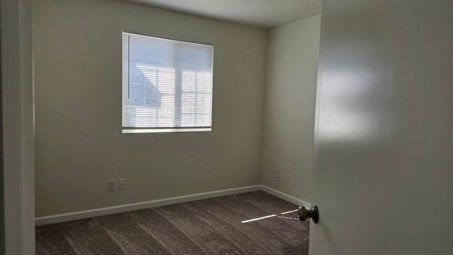 Building Photo - Shoshone Duplex