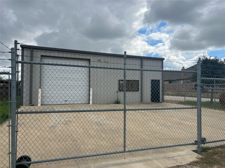 Primary Photo - 4700 Keller Haslet Rd