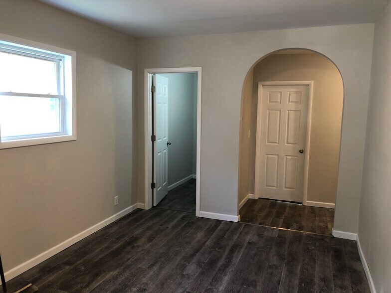 Building Photo - 422 S Talley Ave