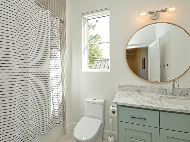 Building Photo - 304 Westwood Terrace