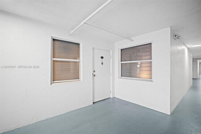 Building Photo - 2575 SW 27th Ave