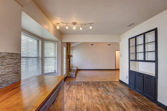 Building Photo - 6637 Fair Oaks Dr