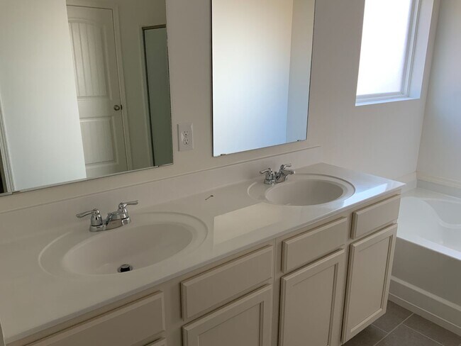 Building Photo - Coming Soon.   Springville’s Archers Cove 4BR /3BA/ 3 car garage 1 level