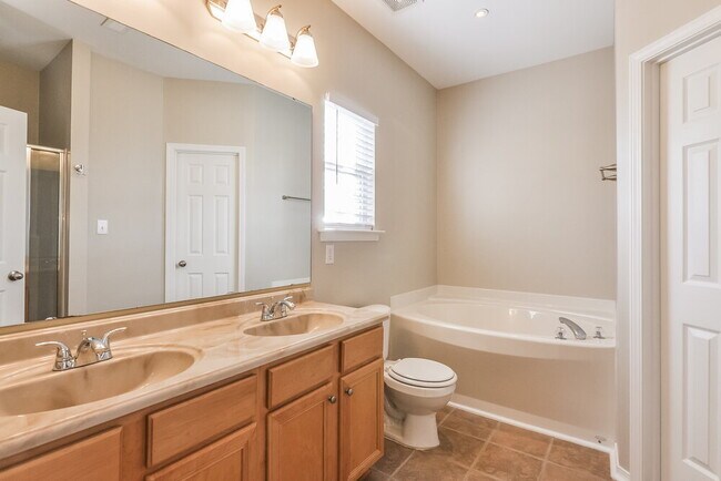 Building Photo - 3009 Satinwood Dr