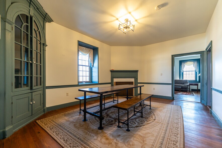 Dining Area - 2200 Strickler Rd
