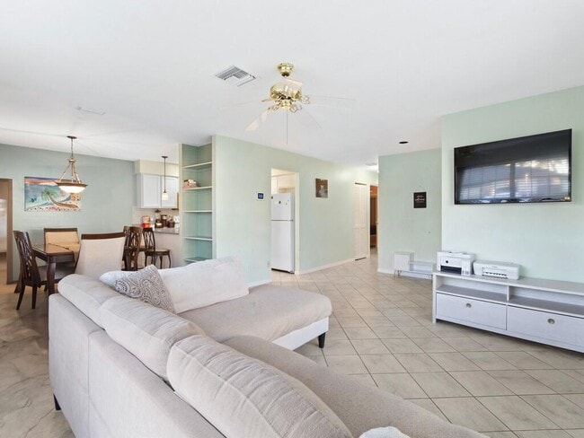 Building Photo - 1607 Laurel Leaf Ln