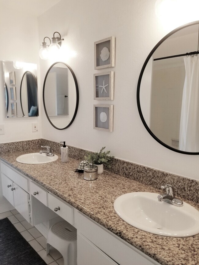 Building Photo - 33901 Copper Lantern St