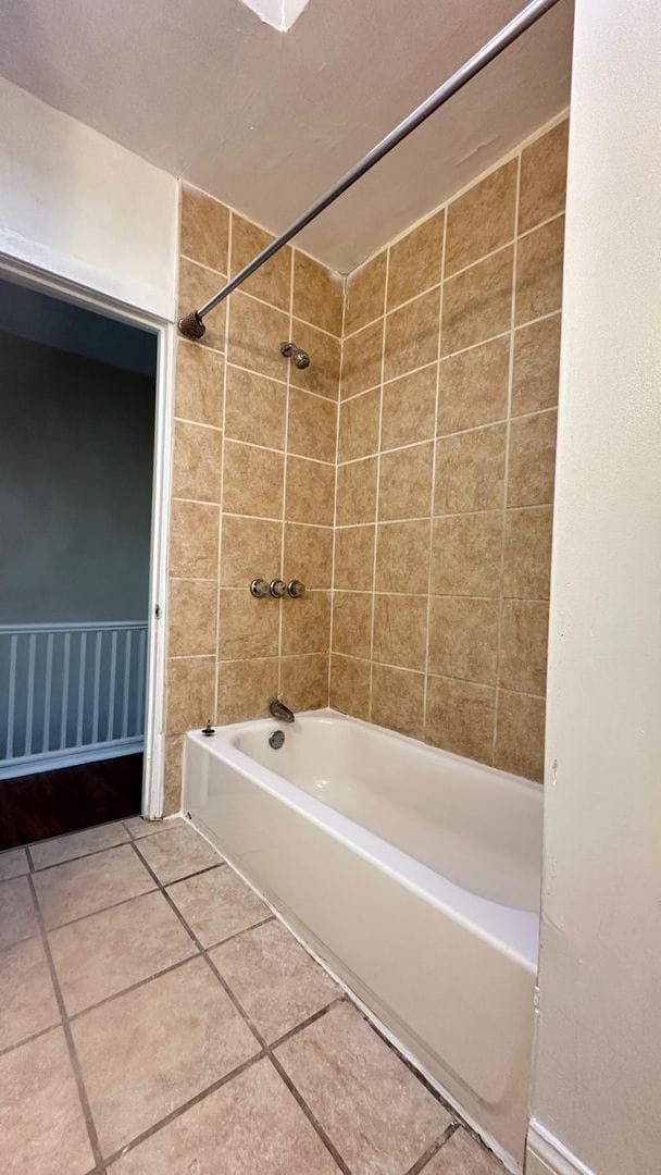 Building Photo - Desirable Property - Oak Lane