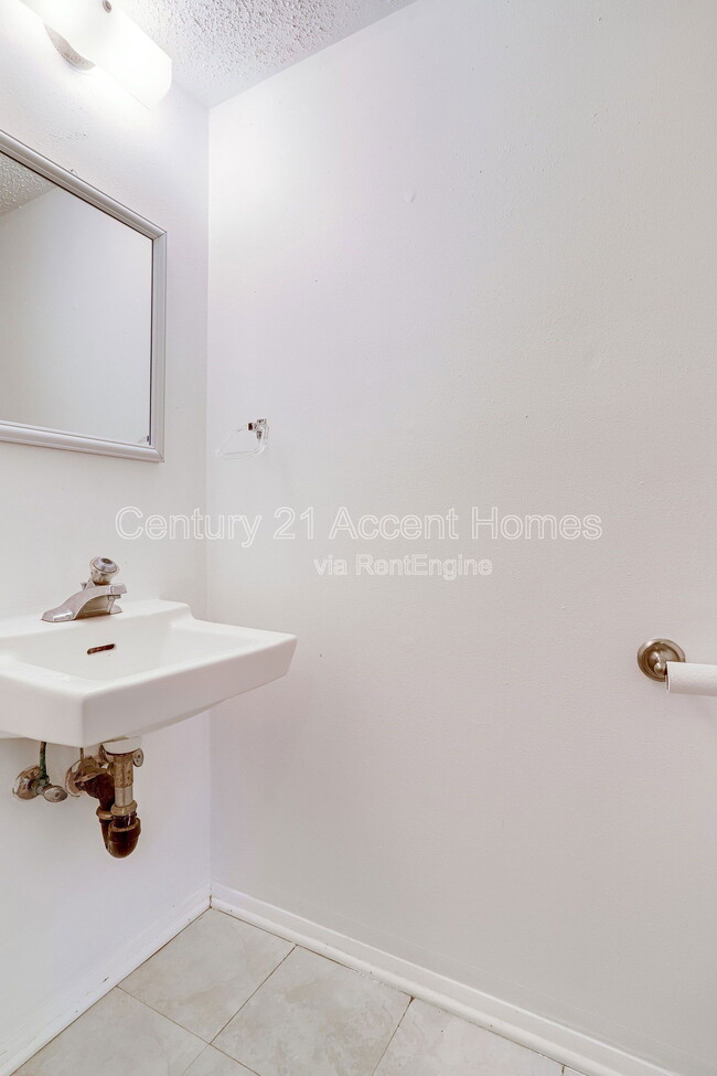 Building Photo - 5328 Larochelle Ct