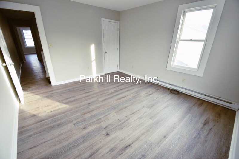 Building Photo - 426 S Main St