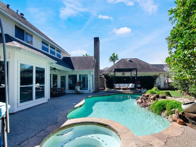 Building Photo - 25 Cokeberry St