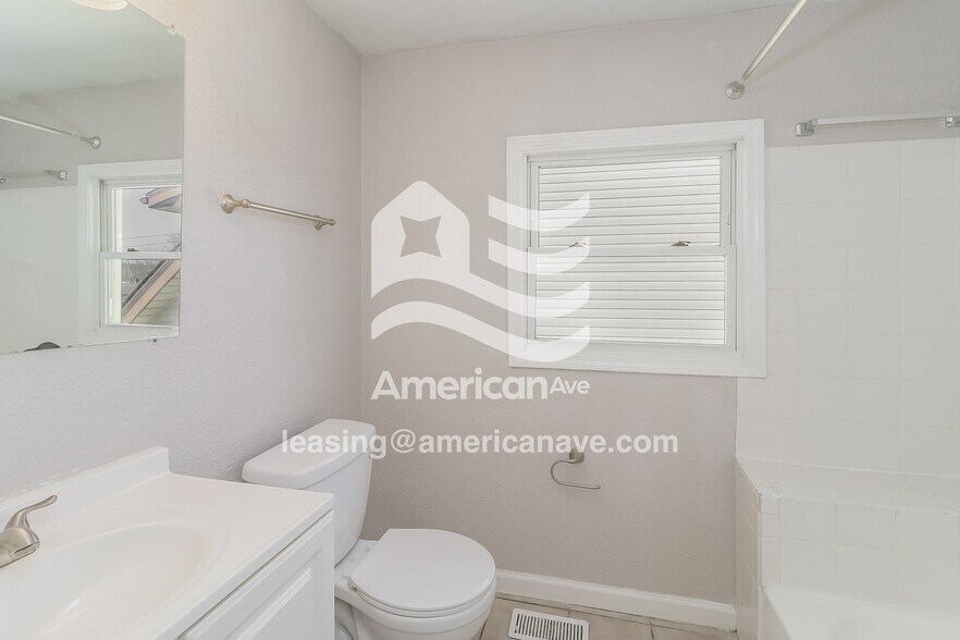 Building Photo - 104 Blackburn Ave