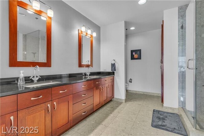 Building Photo - 4525 Dean Martin Dr