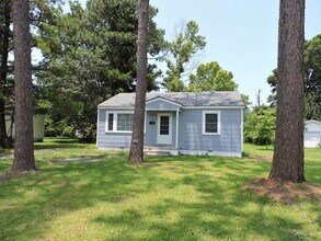 Building Photo - Modern 2 Bedroom Home