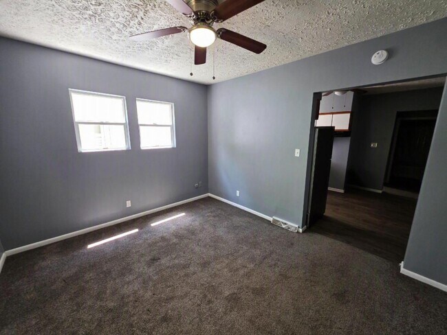 Building Photo - 1224 Pondview Ave