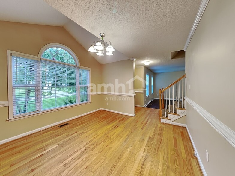 Building Photo - 506 Westminster Dr