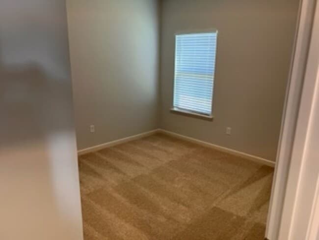 Building Photo - 4 bed 2 bath home in Somerville built in 2023