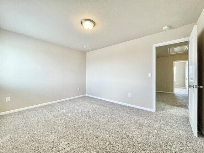 Building Photo - 415 Crater Lake Dr