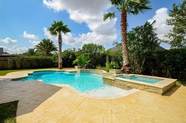 Primary Photo - 2826 Firecrest Dr