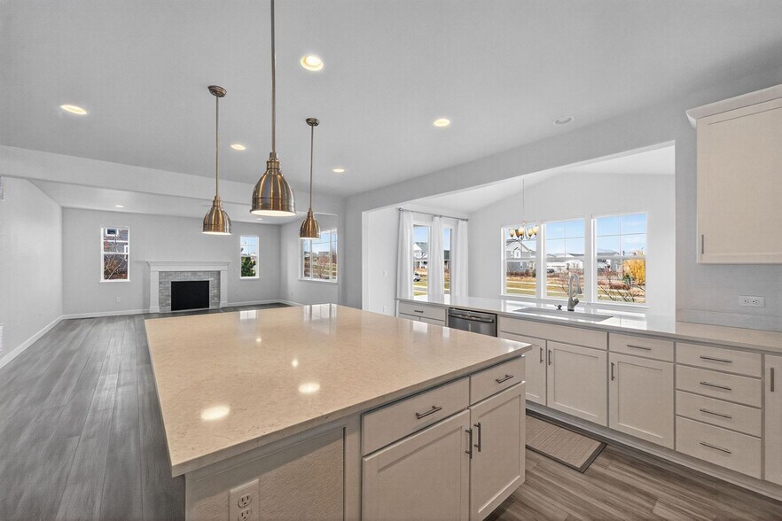 Building Photo - 590 Pikes View Dr