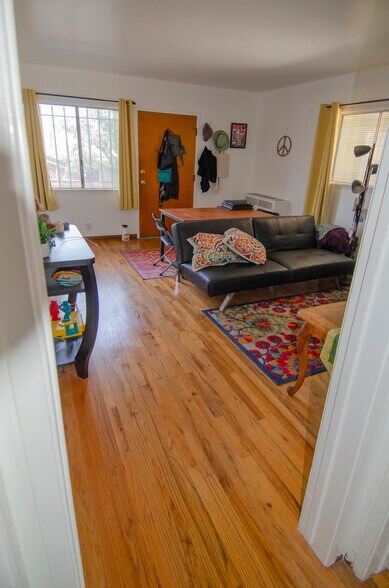 Hallway to Living Room - 835 N Wilton Pl